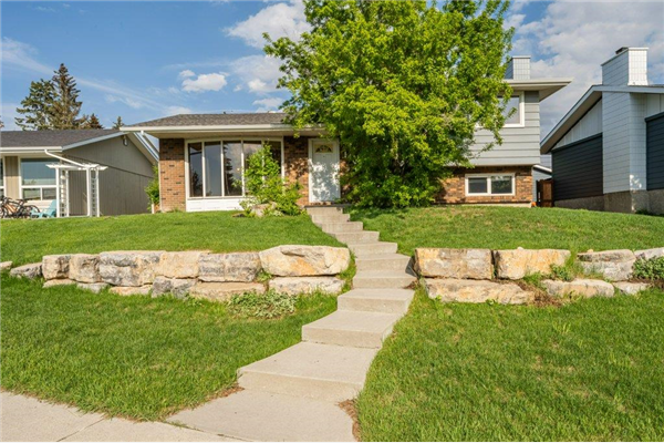 140 Lake Acadia Place SE, Calgary