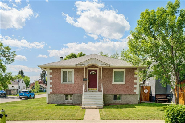 539 14 Avenue NE, Calgary