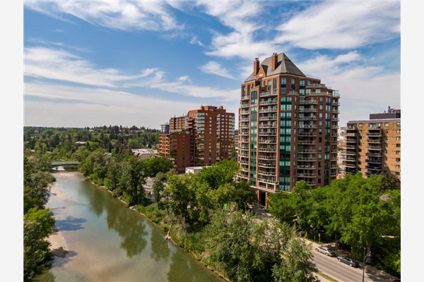 228 26 Avenue SW, Calgary