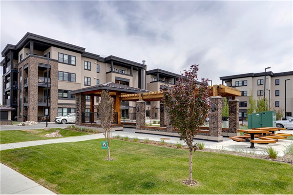 80 Greenbriar Place NW, Calgary