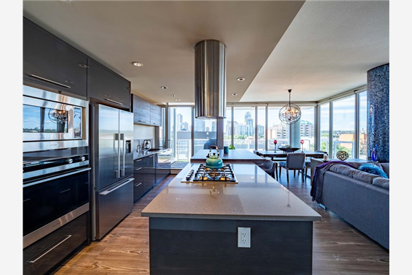 1087 2 Avenue NW, Calgary