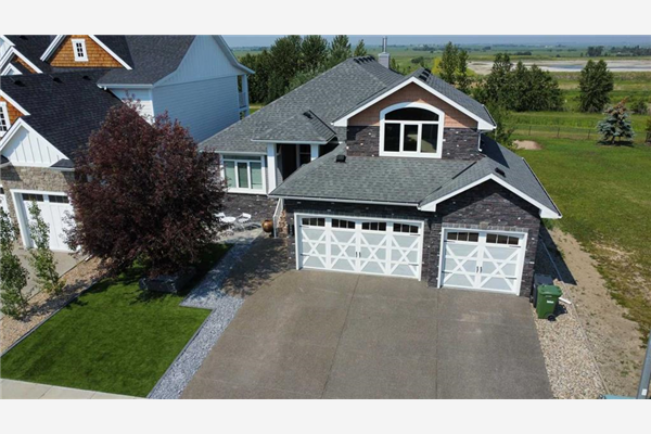 1041 Hillcrest Manor Estates, Strathmore