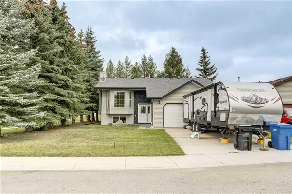 102 Meadow Park Drive, Carstairs