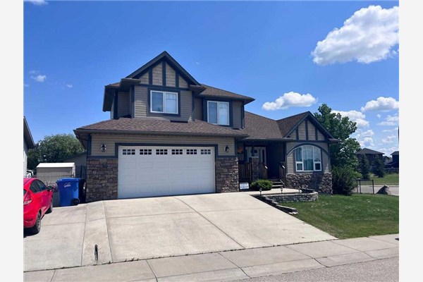 602 West Highland Crescent, Carstairs