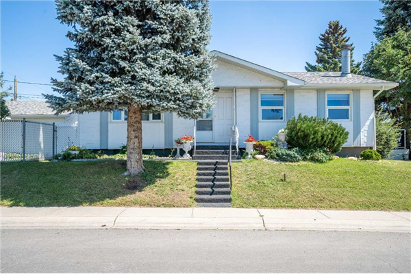 916 Marcombe Drive NE, Calgary