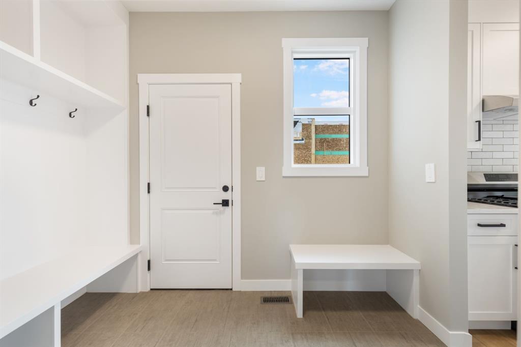 231 kinniburgh Loop
