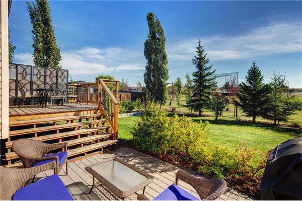 232 Hillcrest Boulevard, Strathmore