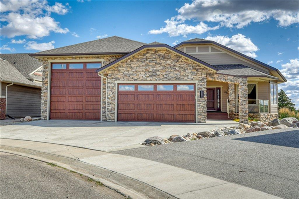 1137 Hillcrest Manor Estates, Strathmore