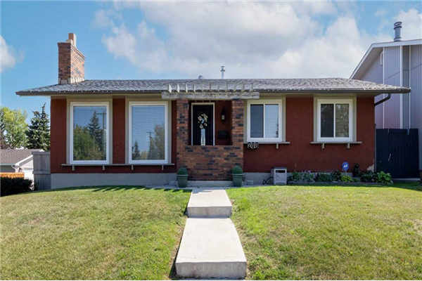 208 Parkland Way SE, Calgary