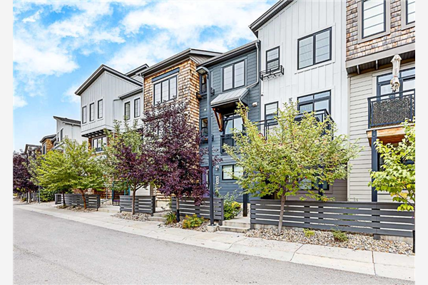 424 Walden Circle SE, Calgary
