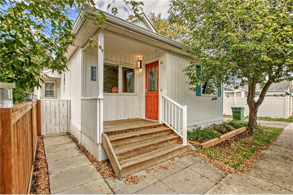 928 2 Avenue NE, Calgary