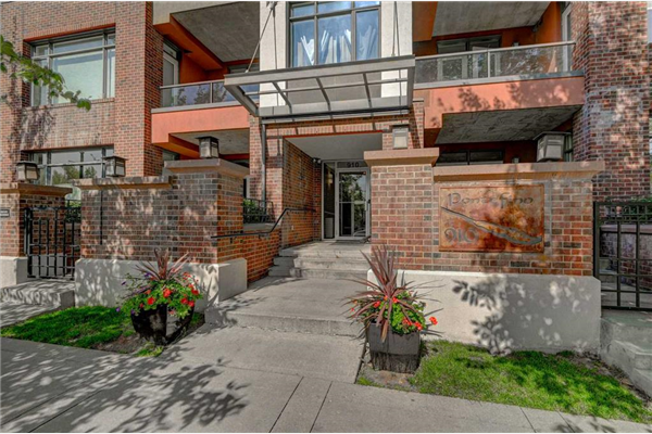 910 Centre Avenue NE, Calgary