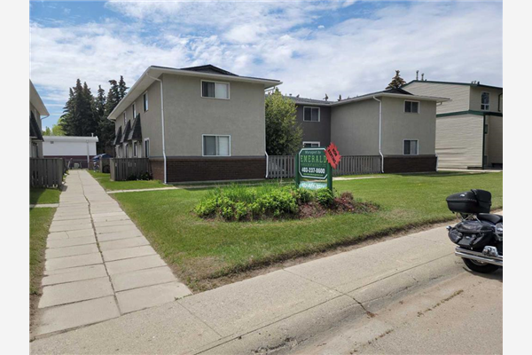 701 Westmount Drive, Strathmore