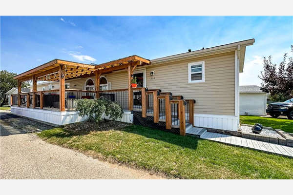239 Ranchwood Lane, Strathmore