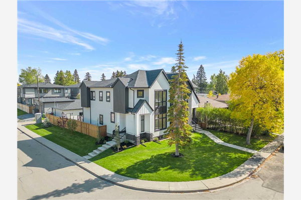 4215 35 Avenue SW, Calgary