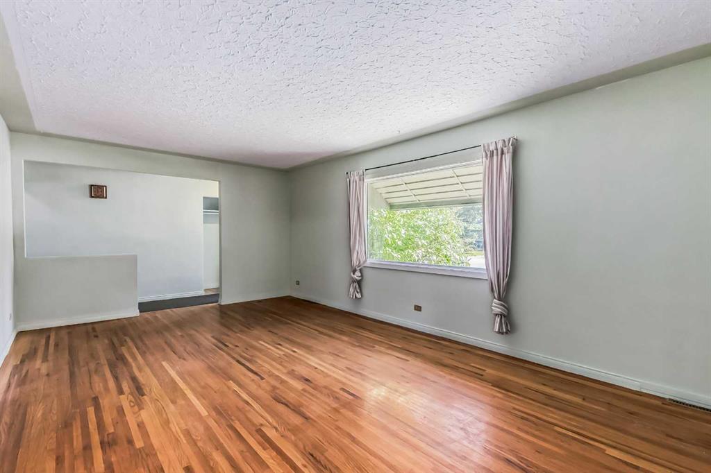 Listing A2080864 - Large Photo # 3