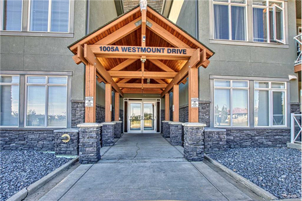 1005A Westmount Drive, Strathmore