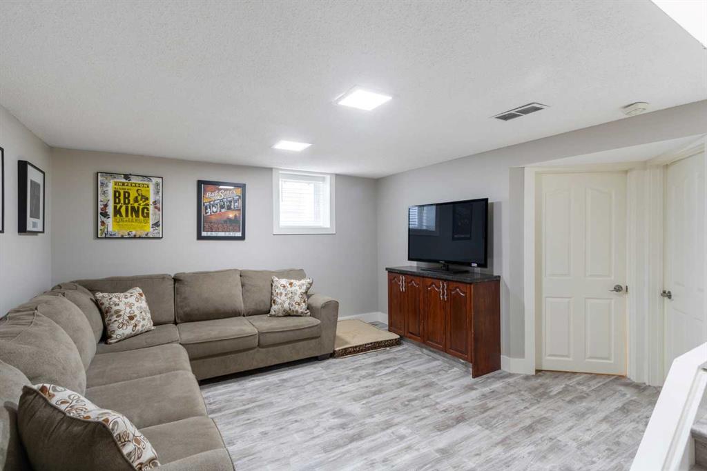 Listing A2081143 - Large Photo # 32
