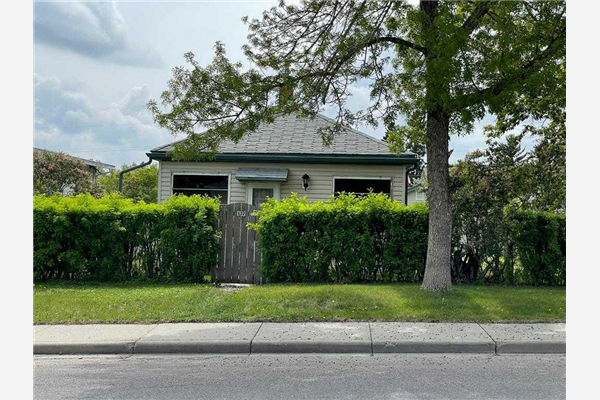137 32 Avenue NE, Calgary