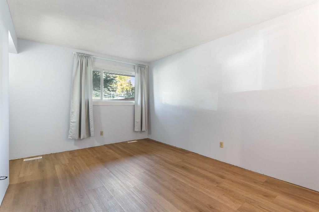 Listing A2081484 - Large Photo # 17