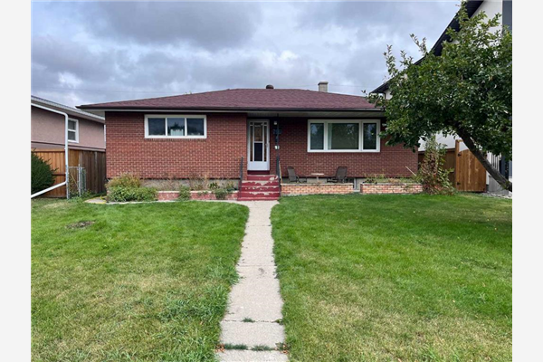 912 15 Avenue NE, Calgary