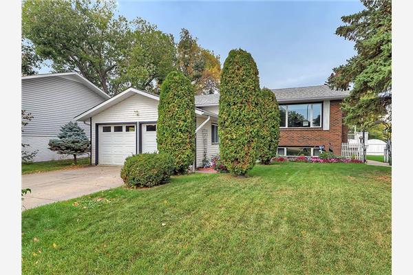 716 Queensland Drive SE, Calgary