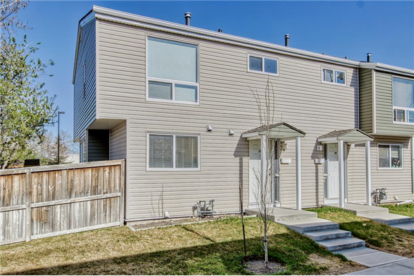 5425 Pensacola Crescent SE, Calgary