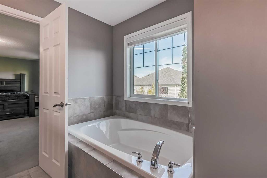 310 Windridge View SW