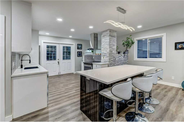 8815 Fairmount Drive SE, Calgary