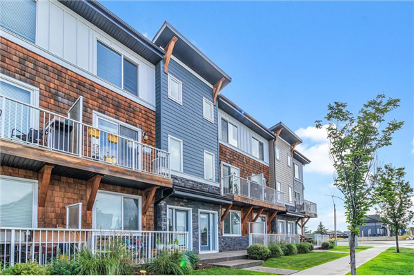 111 Rainbow Falls Gate, Chestermere