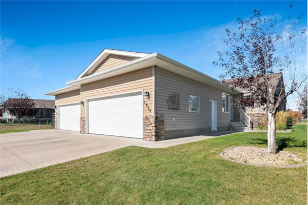 1929 Riverside Road NW, High River