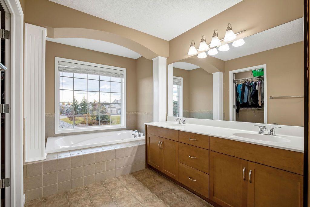 286 Gleneagles View