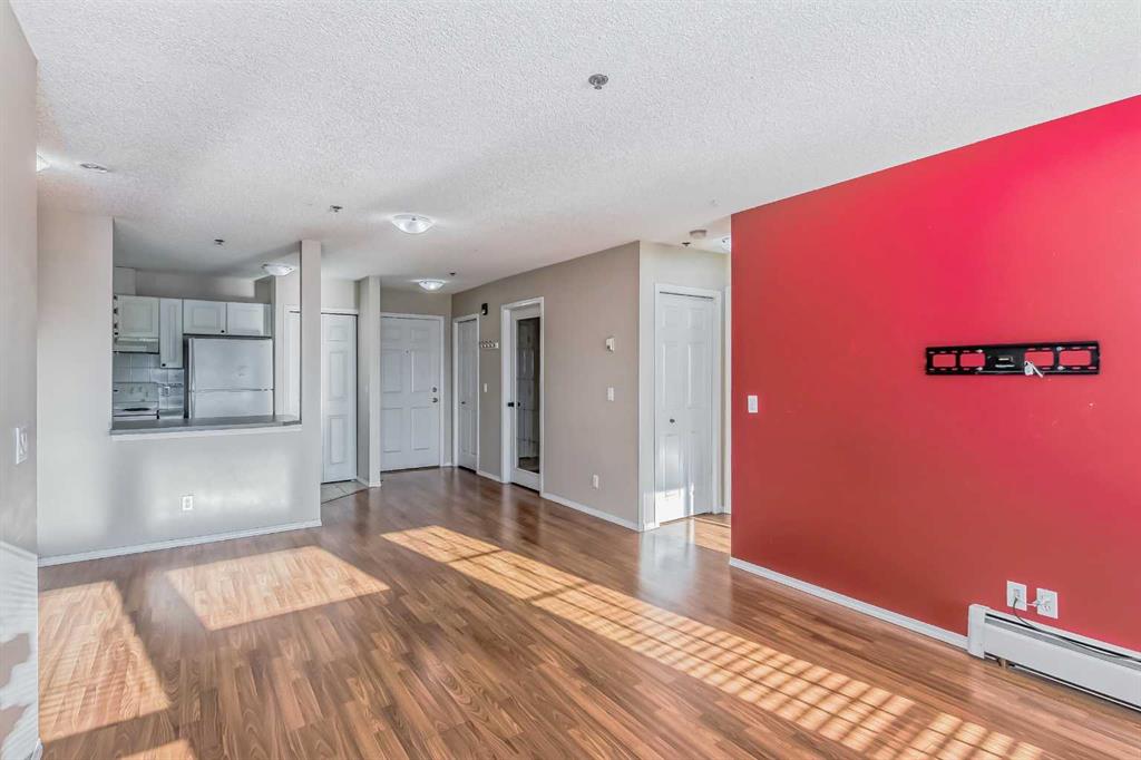 7 Harvest Gold Manor NE, #114