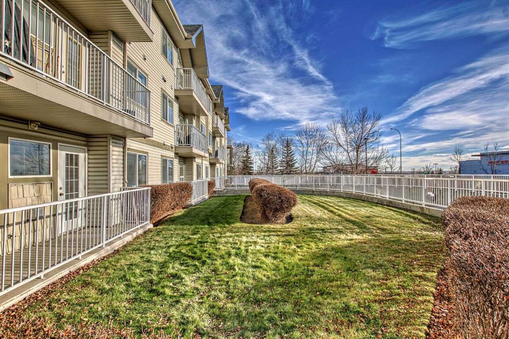 7 Harvest Gold Manor NE, #114