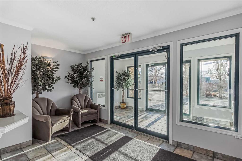 7 Harvest Gold Manor NE, #114