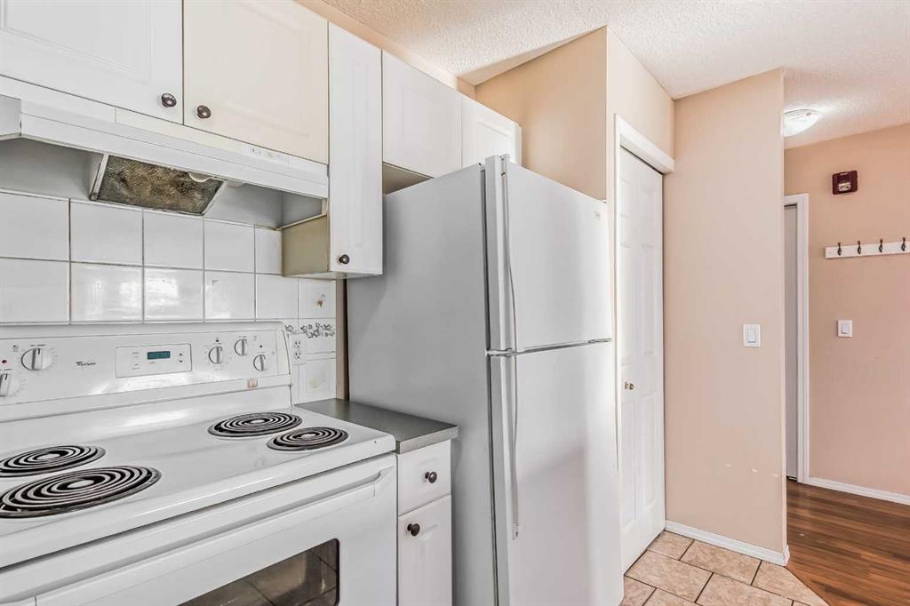 7 Harvest Gold Manor NE, #114