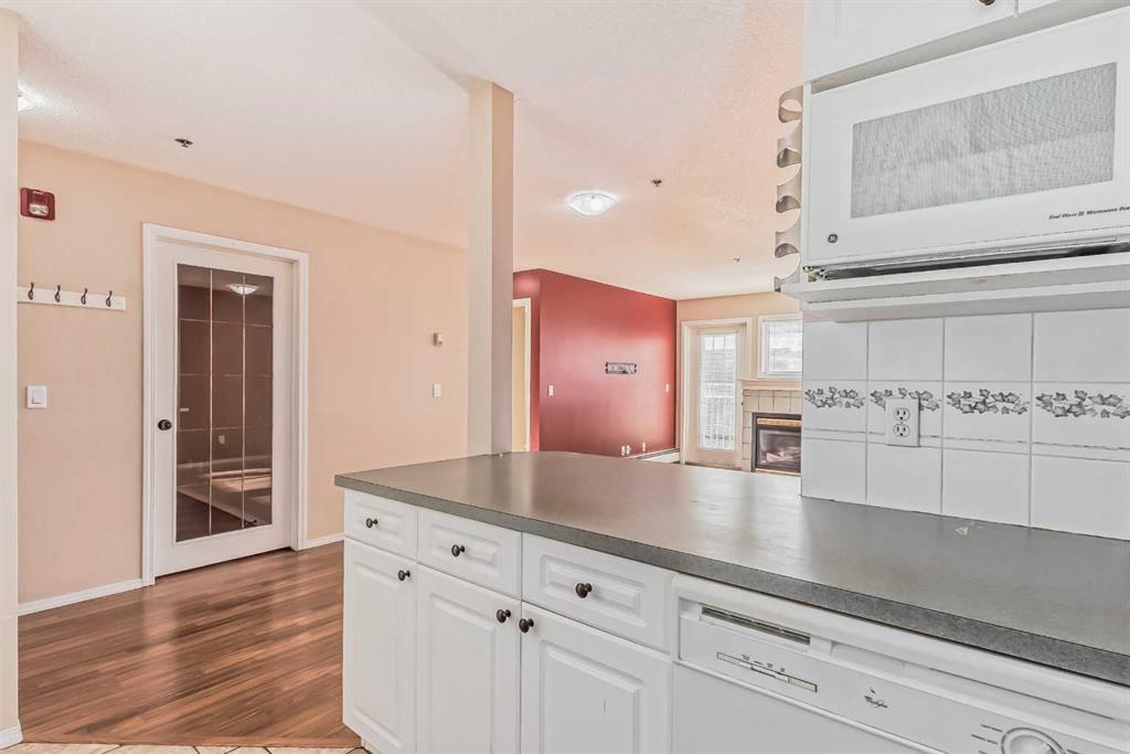 7 Harvest Gold Manor NE, #114