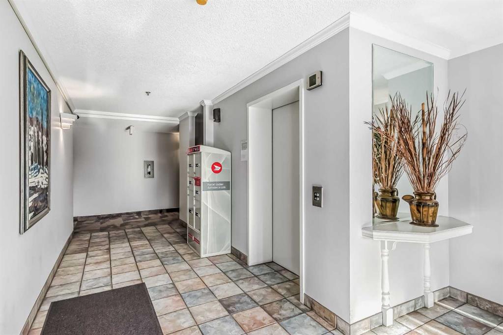 7 Harvest Gold Manor NE, #114