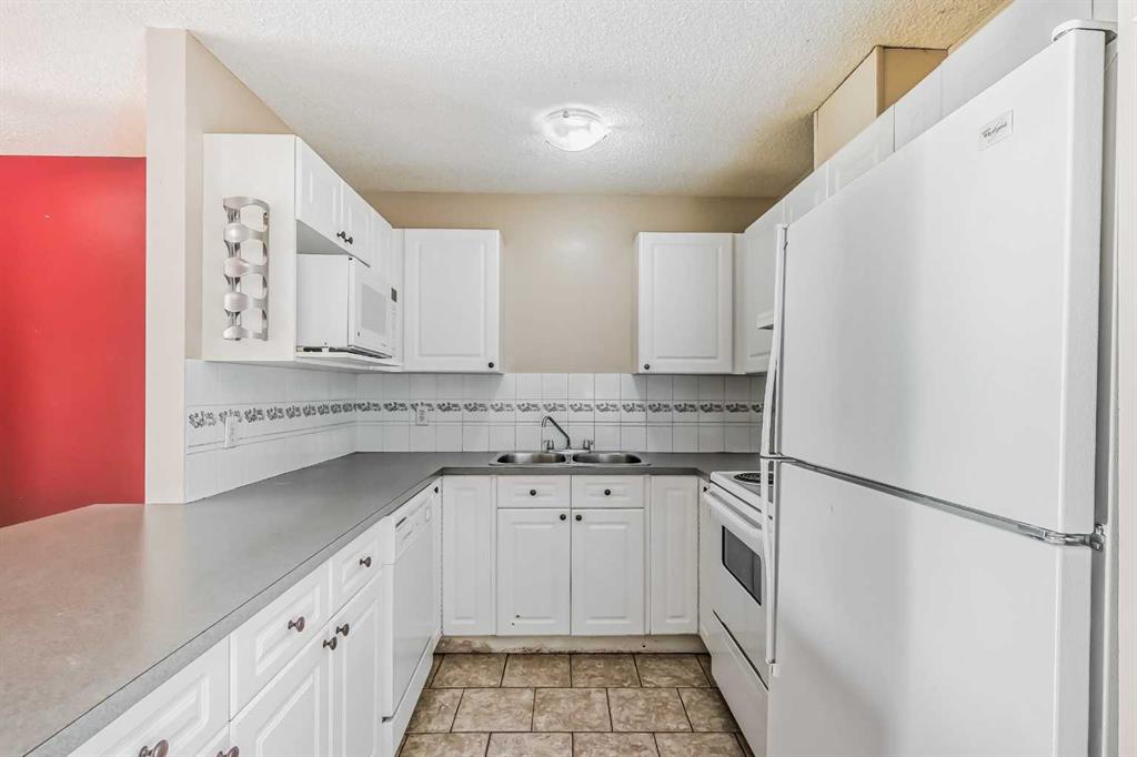 7 Harvest Gold Manor NE, #114