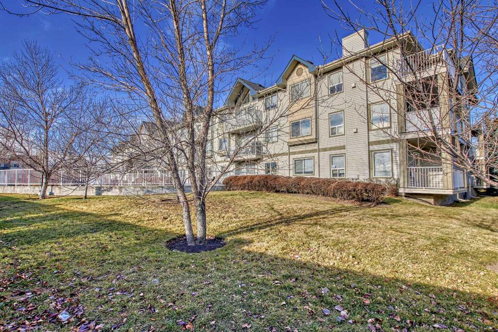 7 Harvest Gold Manor NE, #114