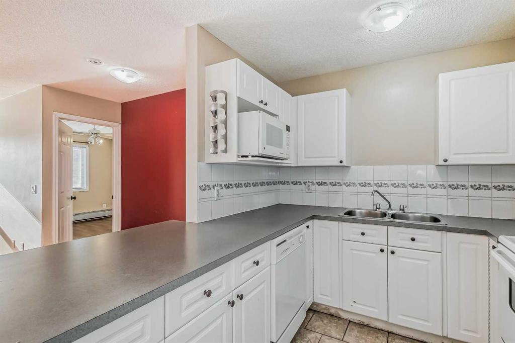 7 Harvest Gold Manor NE, #114