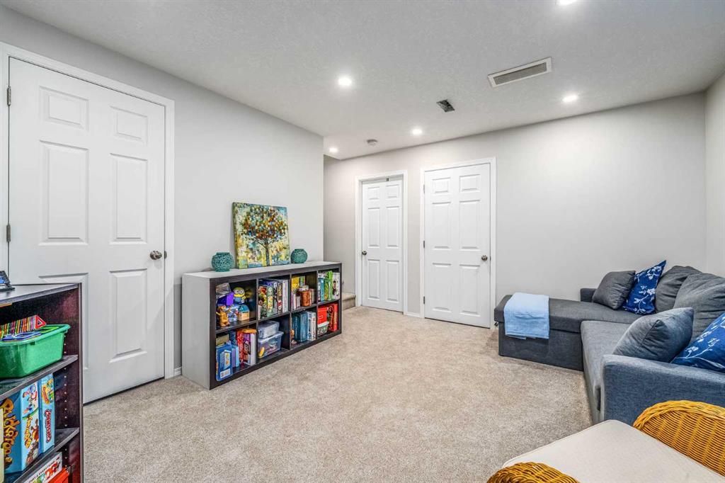 794 River Heights Crescent