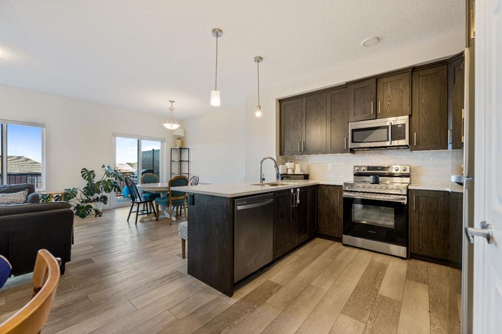 105 CARRINGVUE Park NW