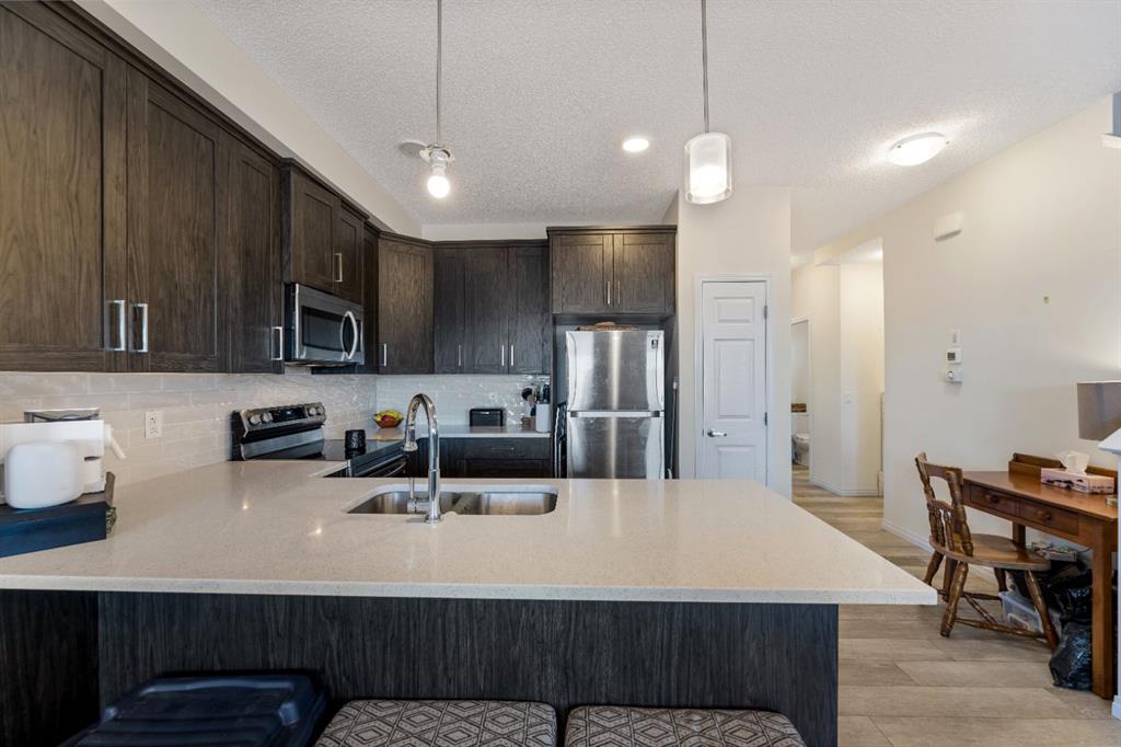 105 CARRINGVUE Park NW