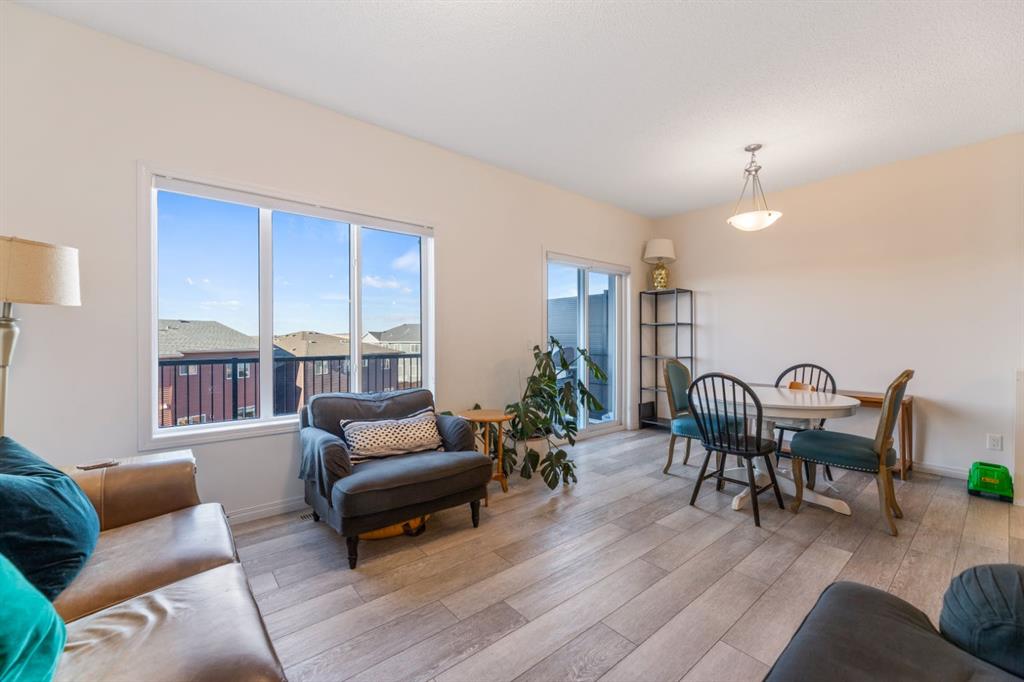 105 CARRINGVUE Park NW