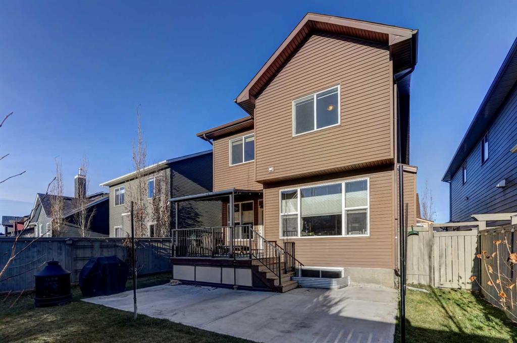 756 Coopers Crescent SW