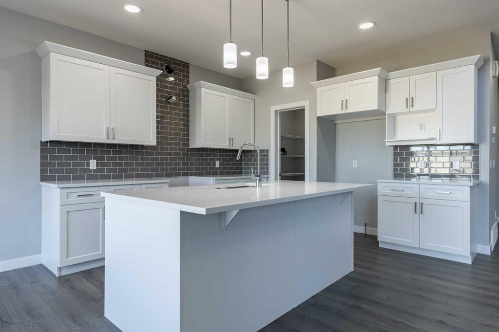 555 Clydesdale Way NW