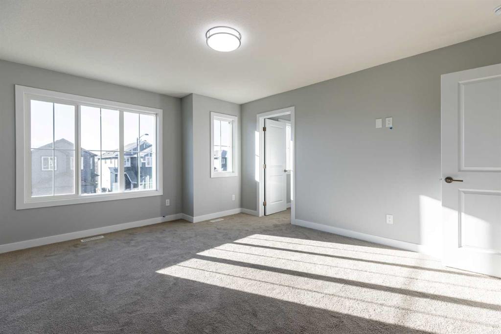 555 Clydesdale Way NW