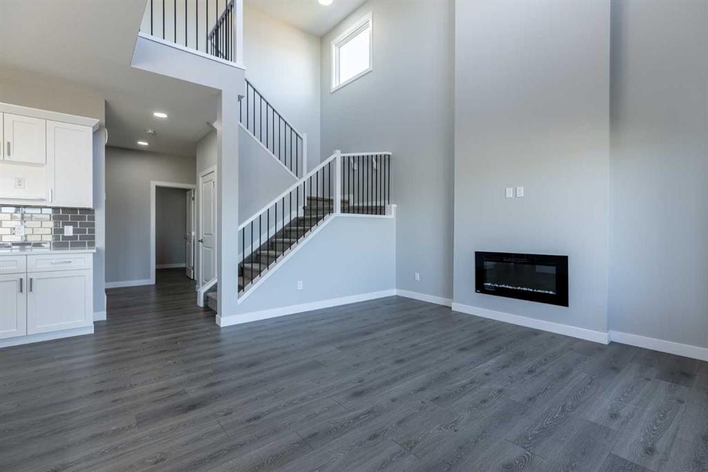 555 Clydesdale Way NW