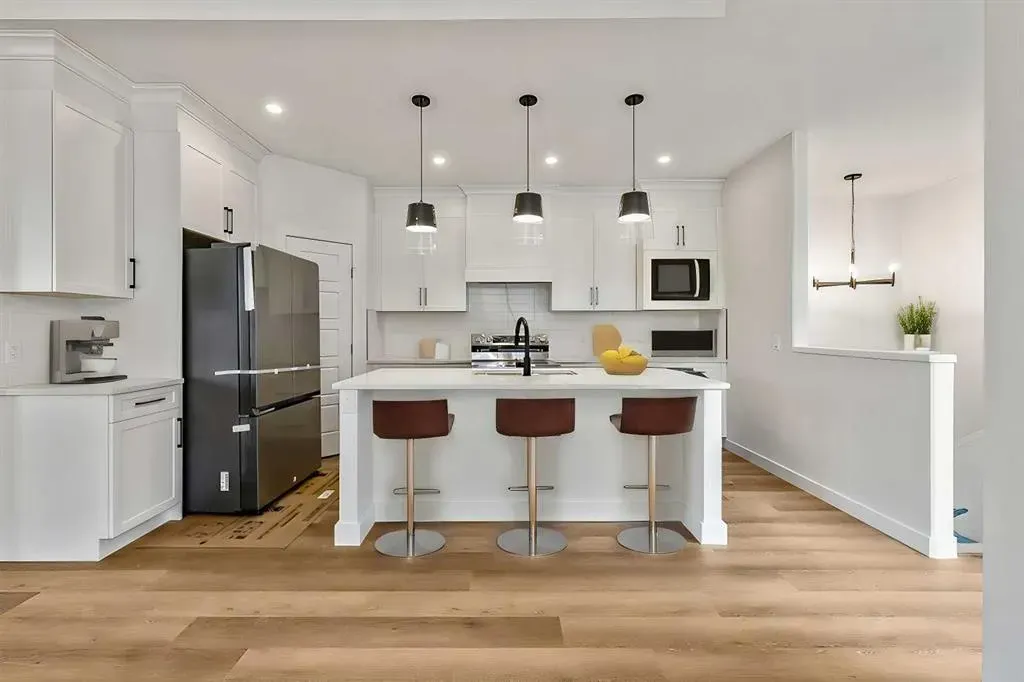 13 Drake Landing Square